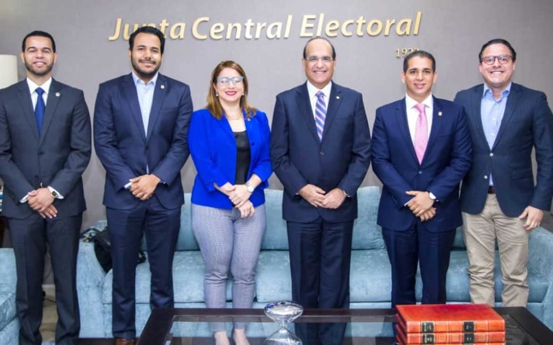 Diputados Jóvenes solicitan al presidente de la JCE reglamentación cuota de la juventud.