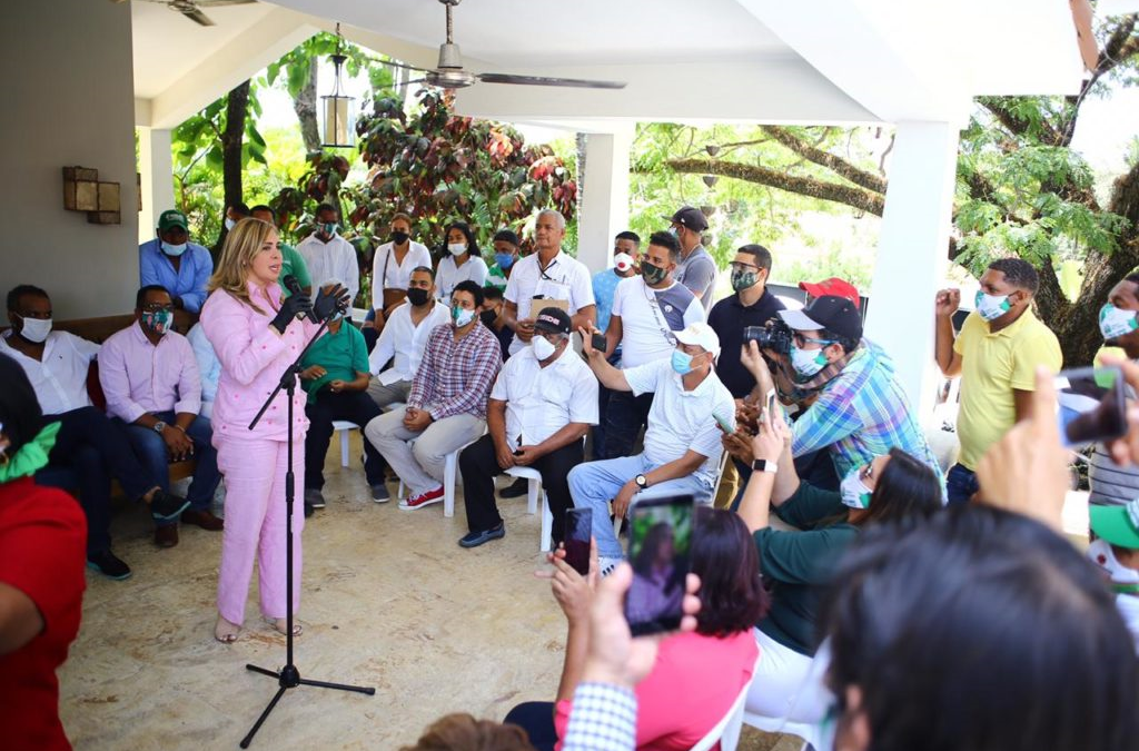 Sergia Elena recorre Puerto Plata y alienta la militancia a trabajar unida y firme