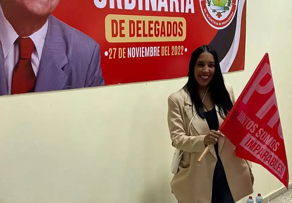 Odesa Acosta invita a mujeres de SDE a romper paradigmas y asumir protagonismo de la política