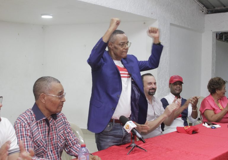 César Mercedes lanza candidatura a regidor por el PRSC en el DN