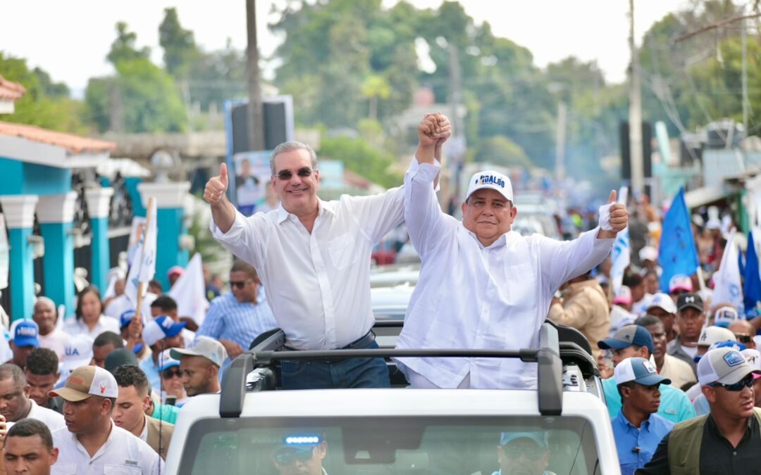 Azuanos reciben con entusiasmo a Luis Abinader
