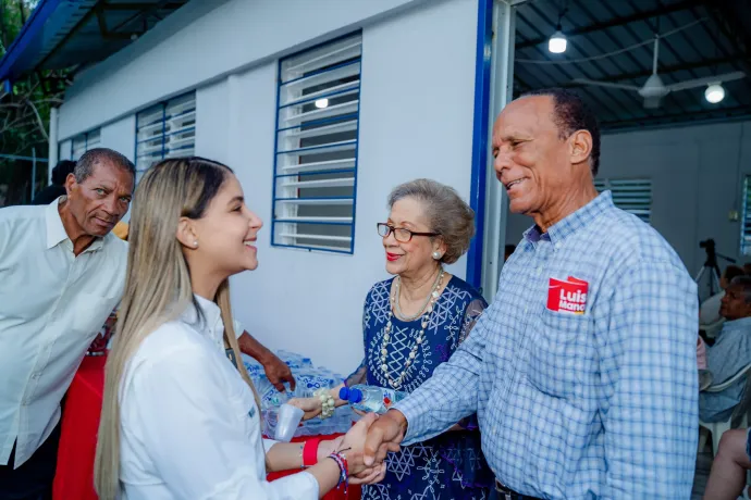 Candidata a diputada Silvia González aboga por mesas de trabajo para temas cruciales en el DN
